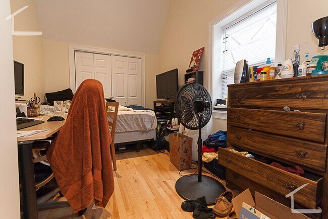 Foto del edificio - No Broker's Fee, Central Coolidge Corner Location, Central Heat/AC, Laundry on a Site