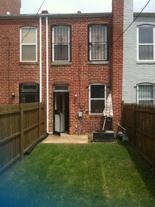 Backyard - facade - 432 Oakdale Pl NW