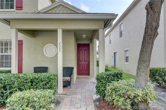 Building Photo - 2085 SE Avon Park Dr