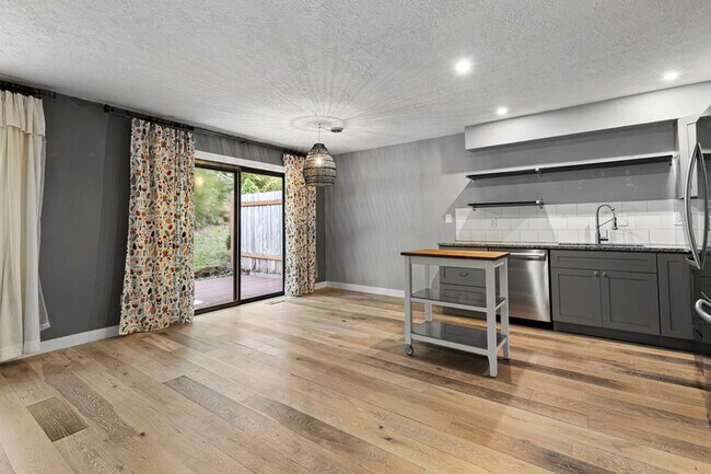 Foto del edificio - 3867 SW Canby St - 1