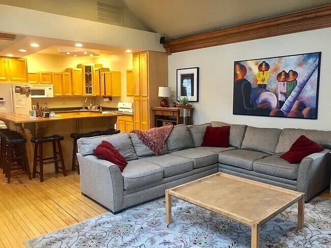 Foto del edificio - Rare Find in Brewer’s Hill – Bright, Chara...