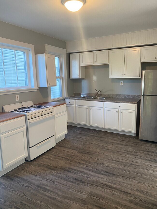Kitchen - 215 W 26th St