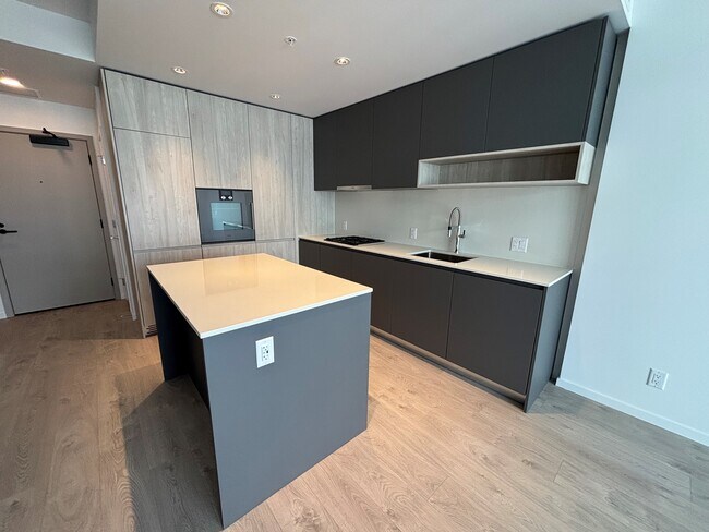 Photo du bâtiment - 1111-6808 Minoru Boulevard