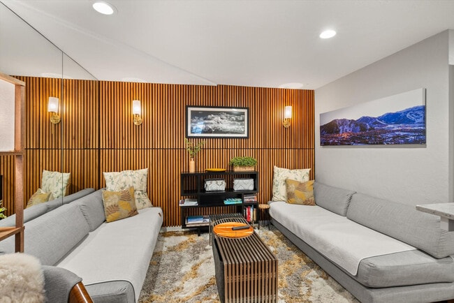 Building Photo - 711 S Galena St