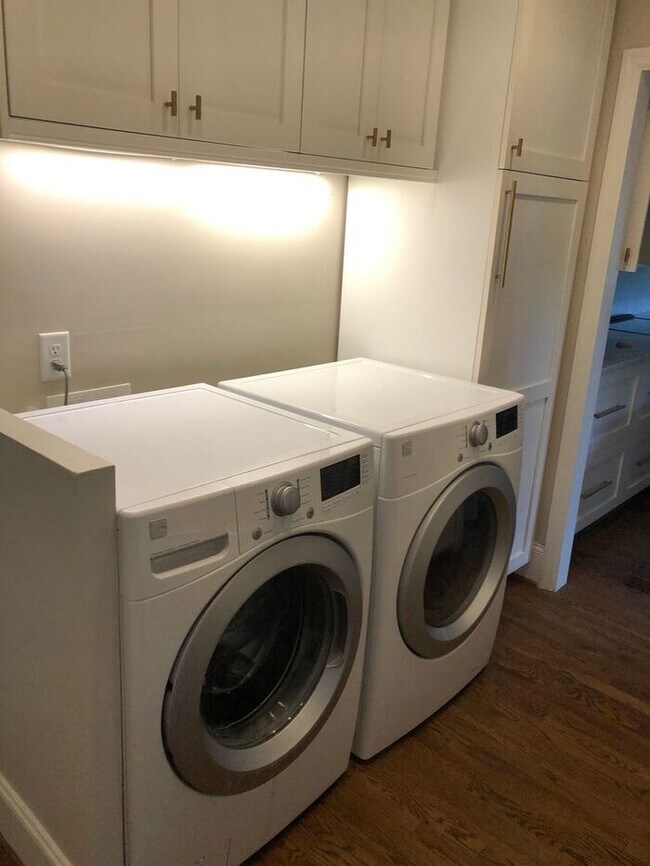 Building Photo - 3 bed/2 bath home in Myers Park area of Ch...