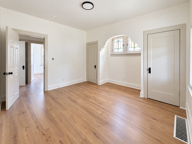 Building Photo - 8611 Vasel Ave
