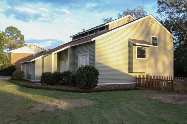 Building Photo - AVAILABLE NOW for rent in Dothan, AL