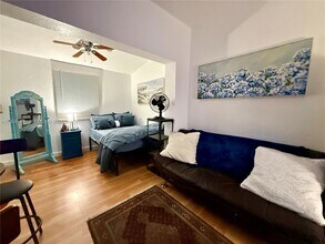 Building Photo - 17840 NE 6th Ct