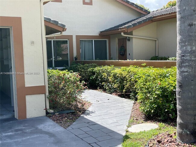 Foto del edificio - 4243 NW 110th Ave