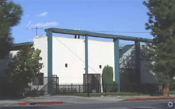 Building Photo - Saticoy Apartments