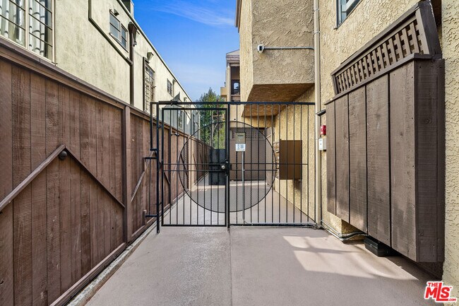 Foto del edificio - 906 Kings Rd