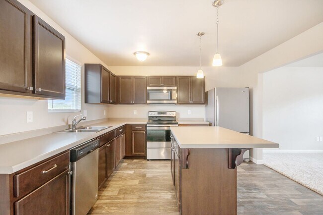 Building Photo - Largest Newer 4 Bedroom Home for Rent in Kentwood!