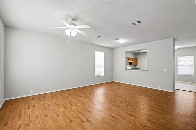 Foto del edificio - 18750 Sandelford Dr