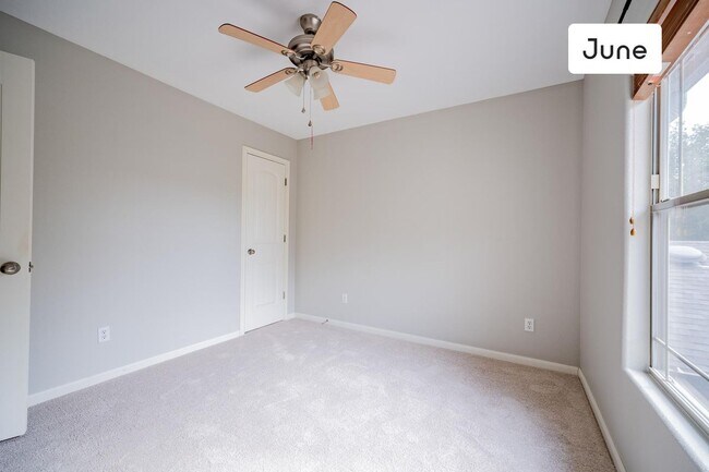 Building Photo - ROOM ONLY in 4-bed/3.0-bath Home