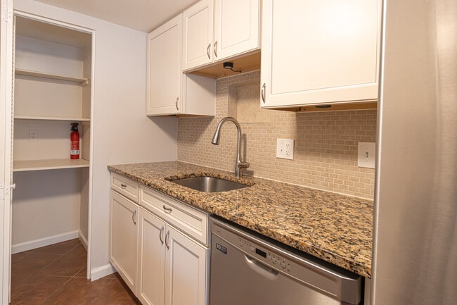 Building Photo - 6558 Gildar St