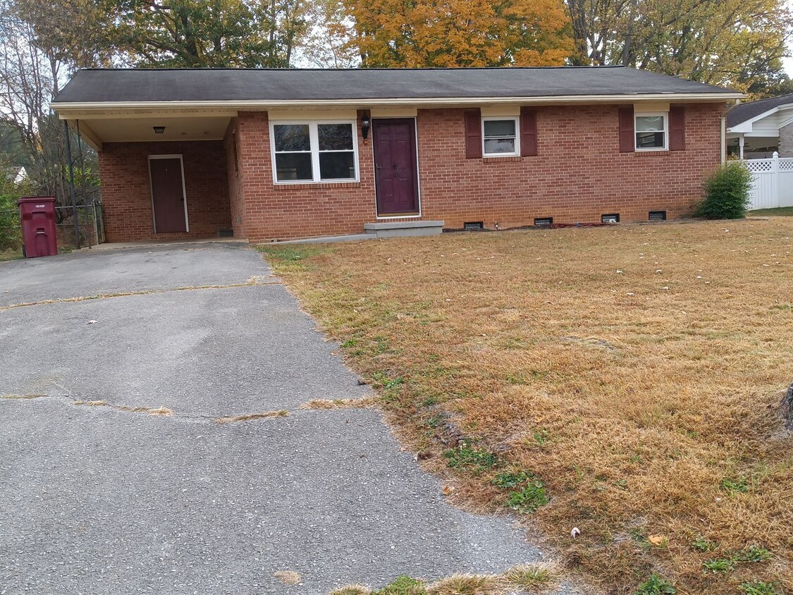 3 Bedroom / 1 Bath Brick Ranch Home Johns... - 3 Bedroom / 1 Bath Brick Ranch Home  Johns...