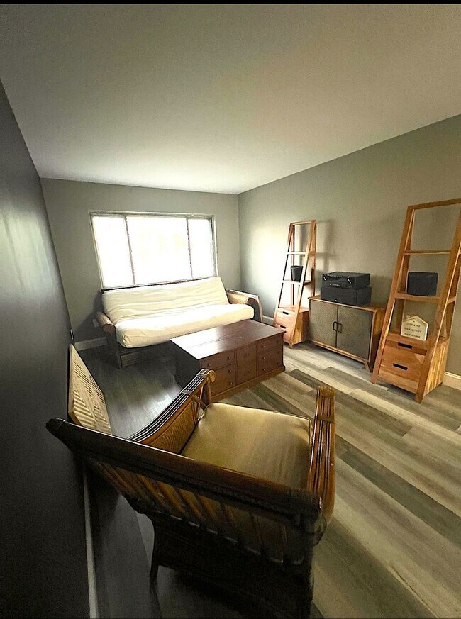 Foto del edificio - Charming 1-Bedroom Apartment Near JFK – Prime Location!