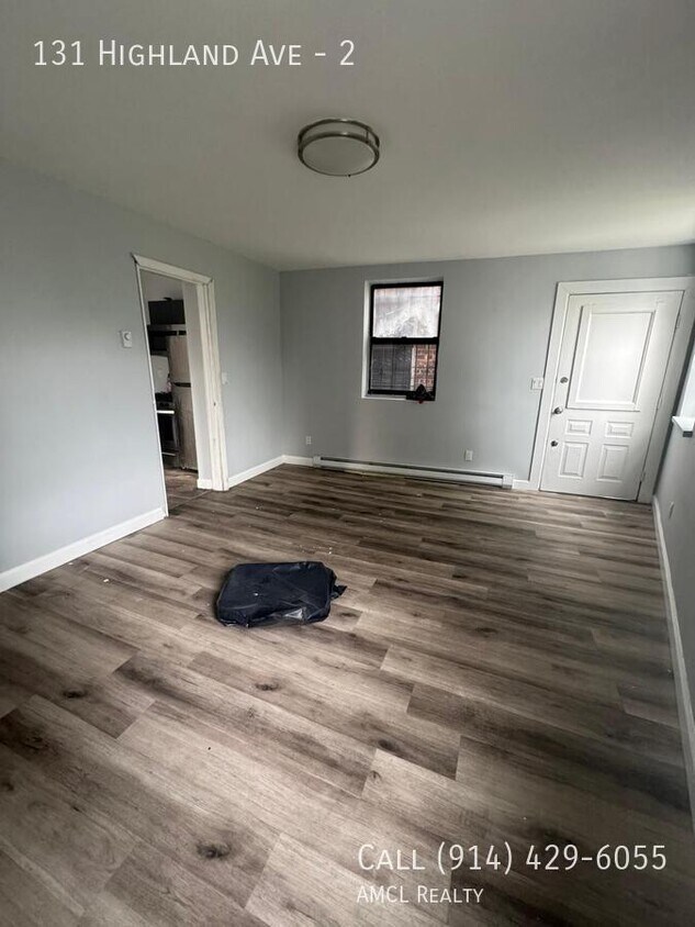 Foto principal - 131 Highland Ave