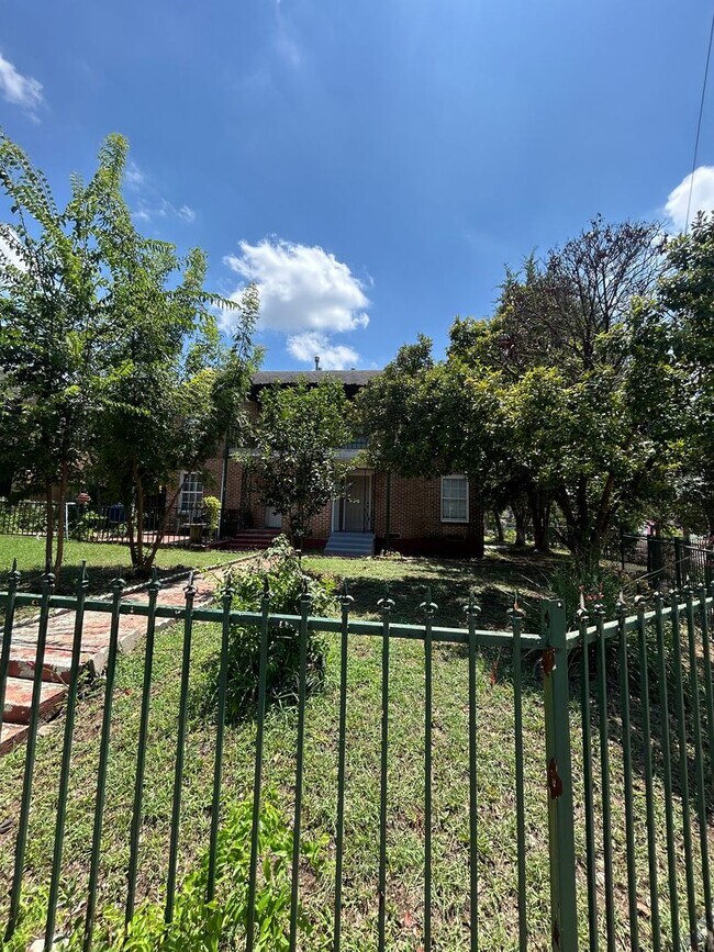 Foto del edificio - 650-654 W NEELY ST