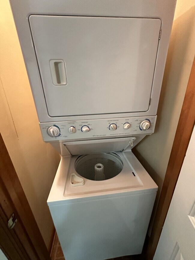 Foto del edificio - 2 Bedroom 2 Bathroom Condo!