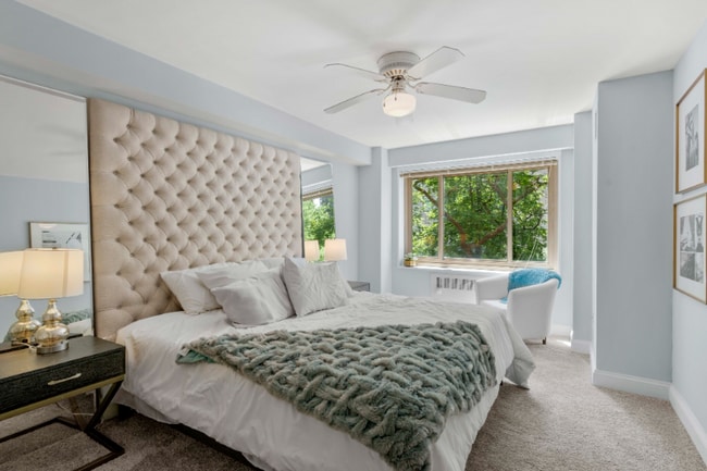 Foto del edificio - 1350 N Ritchie Ct