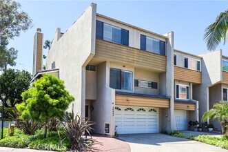 Building Photo - 18809 Club Ln
