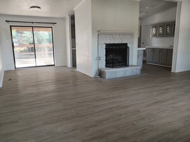 Building Photo - 610 Green River Blvd