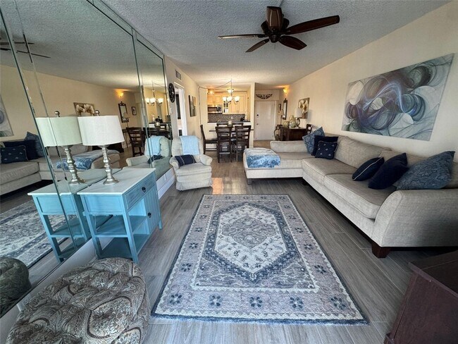 Foto del edificio - 95 N Birch Rd