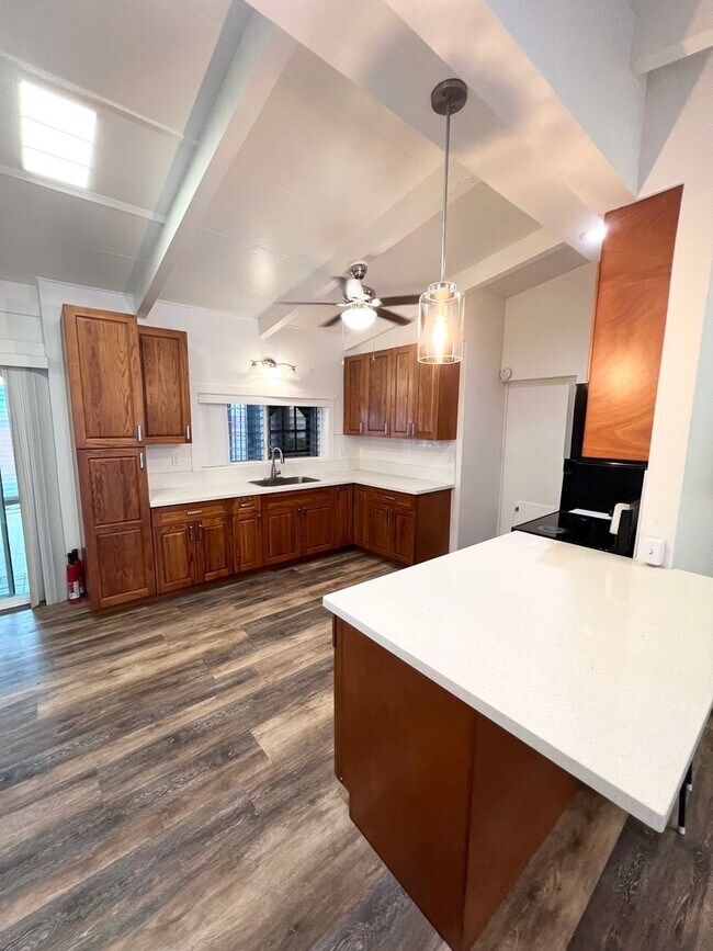 Foto del edificio - ALL UTILITIES INCLUDED! 4 bed, 1 bathroom ...