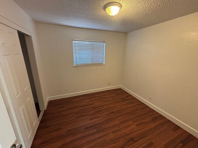 Foto del edificio - 4504 N Garden Ave