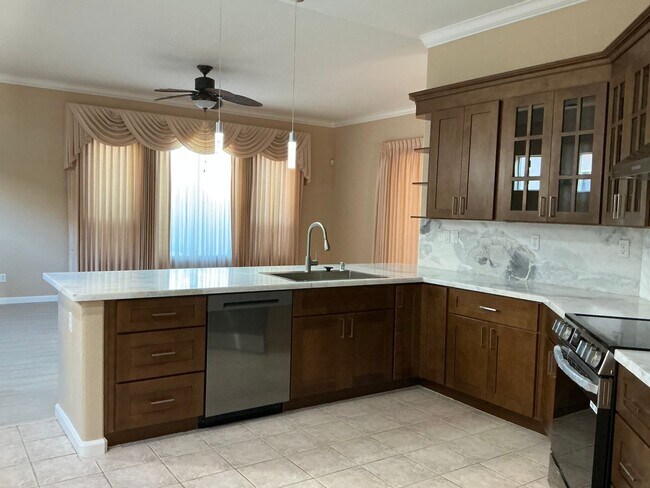 Building Photo - Stunning Manteca Home with 4 Bedrooms, 3 B...
