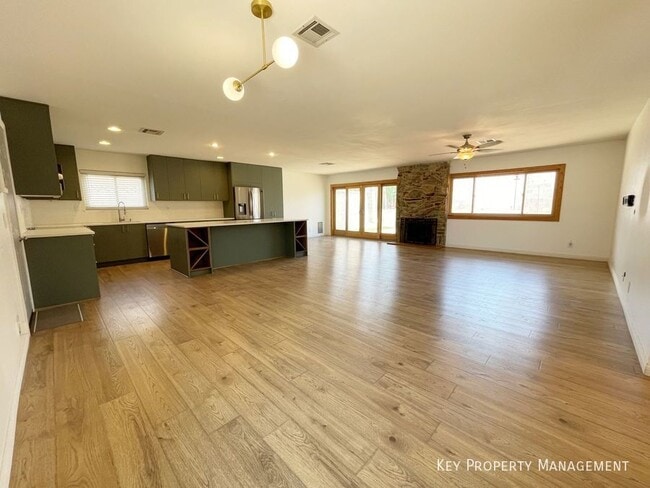 Building Photo - 3548 Silver Bend St