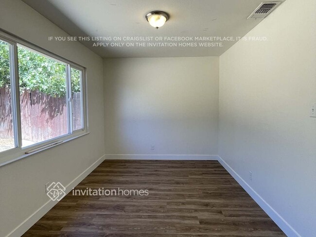 Building Photo - 6121 N Haven Dr