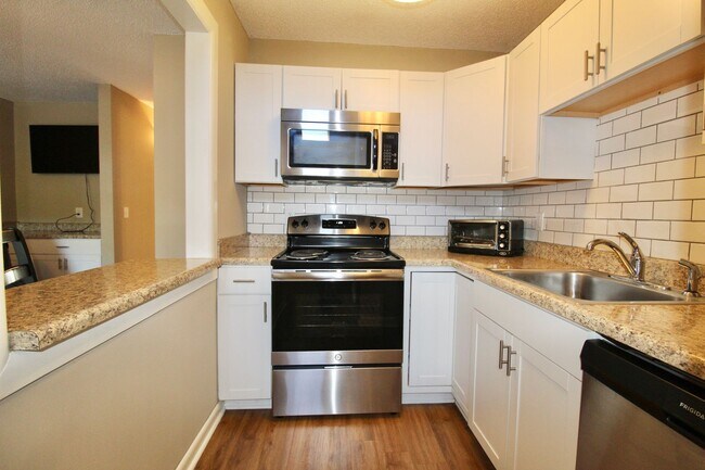 Building Photo - 1315 Bradley Dr
