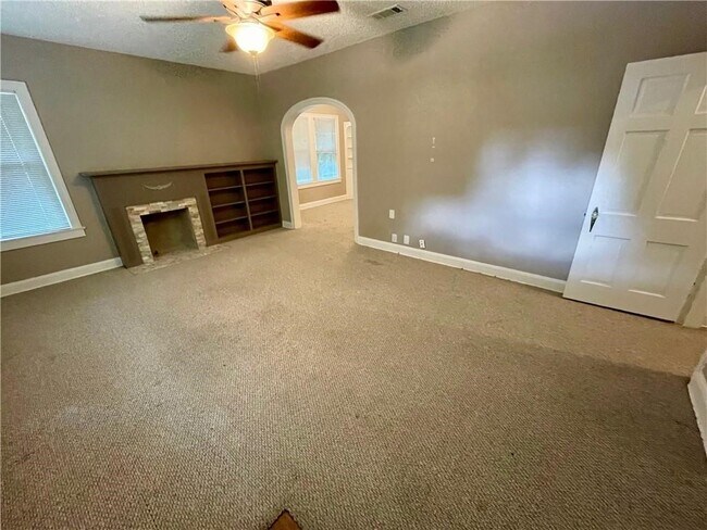 Building Photo - 916 E 37th St