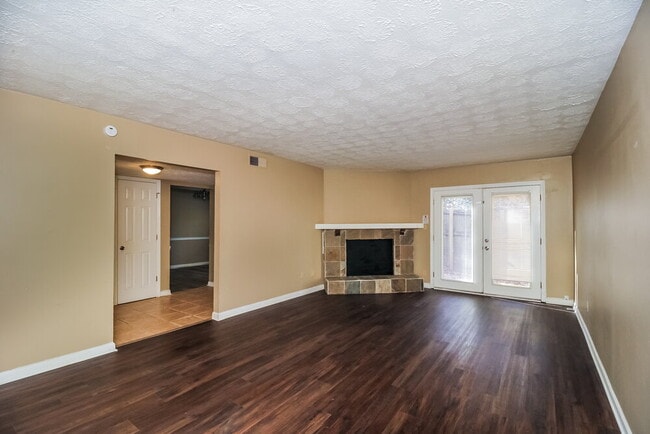 Building Photo - 972 Pine Hollow Rd