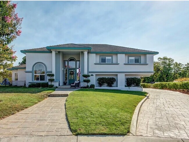Foto del edificio - 4 Bedroom, 3 Bath Home in Ridgemark Golf & Country Club