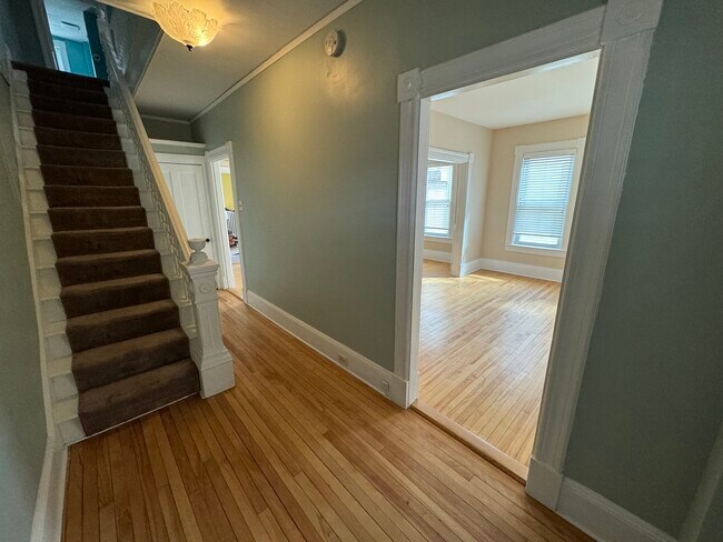 1st Floor Front Hall 1 - 849 Chestnut St