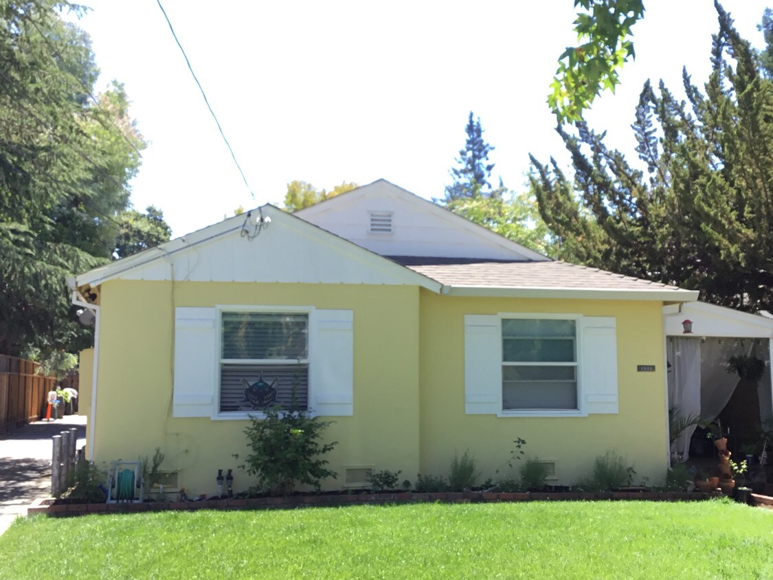 Building Photo - 1555 Mercy St