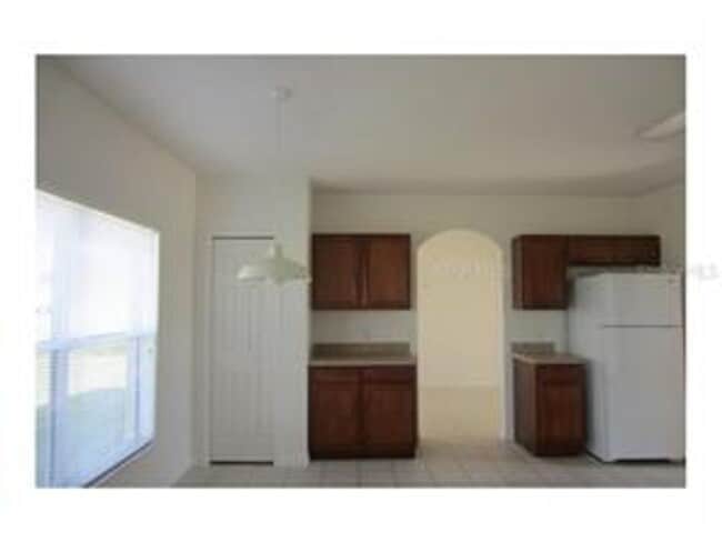Building Photo - 4 bedroom,  2.5 Baths located at 1348 Nels...