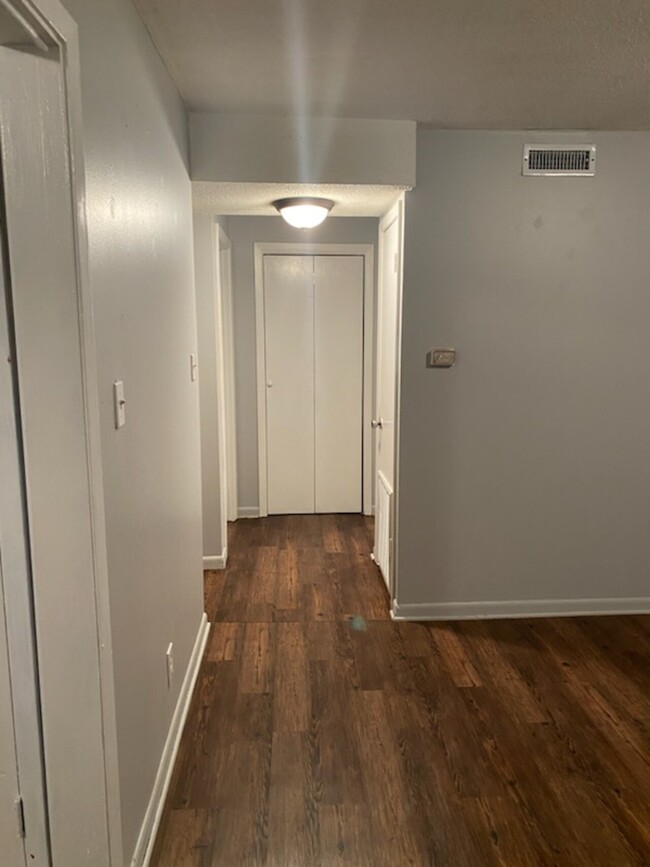 Building Photo - 3807 Spurgeon Apt D