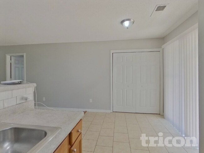 Foto del edificio - 6417 Sunman Rd