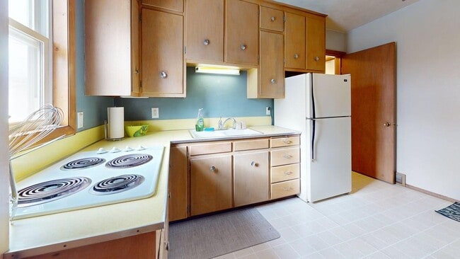 Building Photo - Home in north-central Ames - AVAILABLE NOW