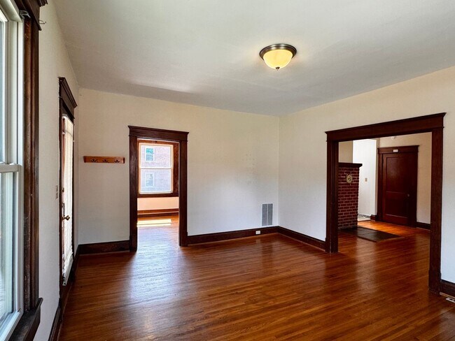 Foto del edificio - 1905 Jefferson Park Ave