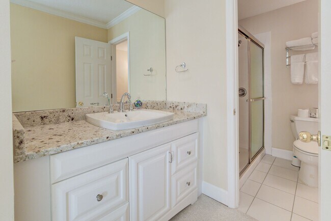 separate vanity sink for master bedroom - 43 Summer Haven Trail #17