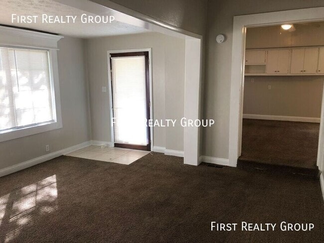 Photo - 140 E Market St Apartment