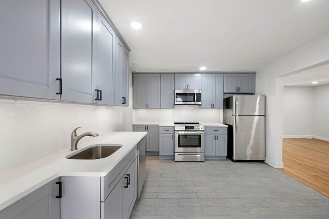 Building Photo - 156 Summit Pl