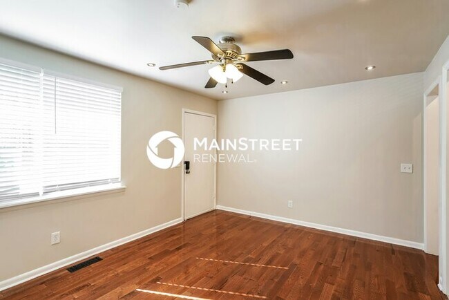 Building Photo - 4 Bedroom Pet-Friendly Home in NASHVILLE, TN with Main Street Renewal