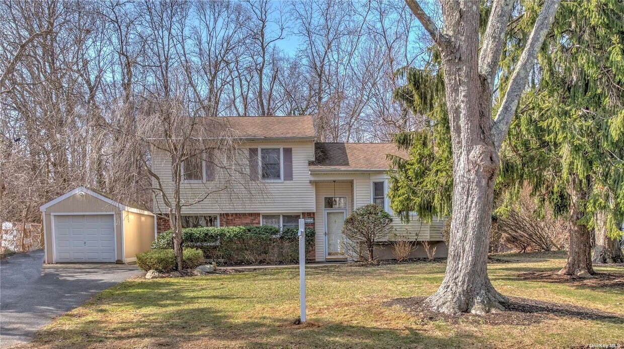 106 Glenwood Ln, Port Jefferson, NY 11777 House Rental in Port