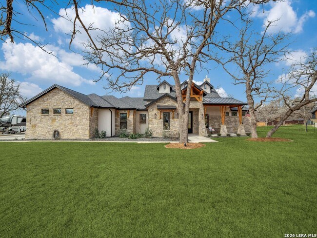 Foto del edificio - Great Custom Built Home at Atkins, TX